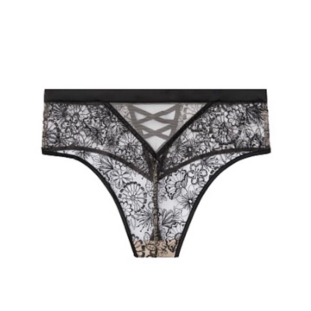 Embroidered thong panty 🖤